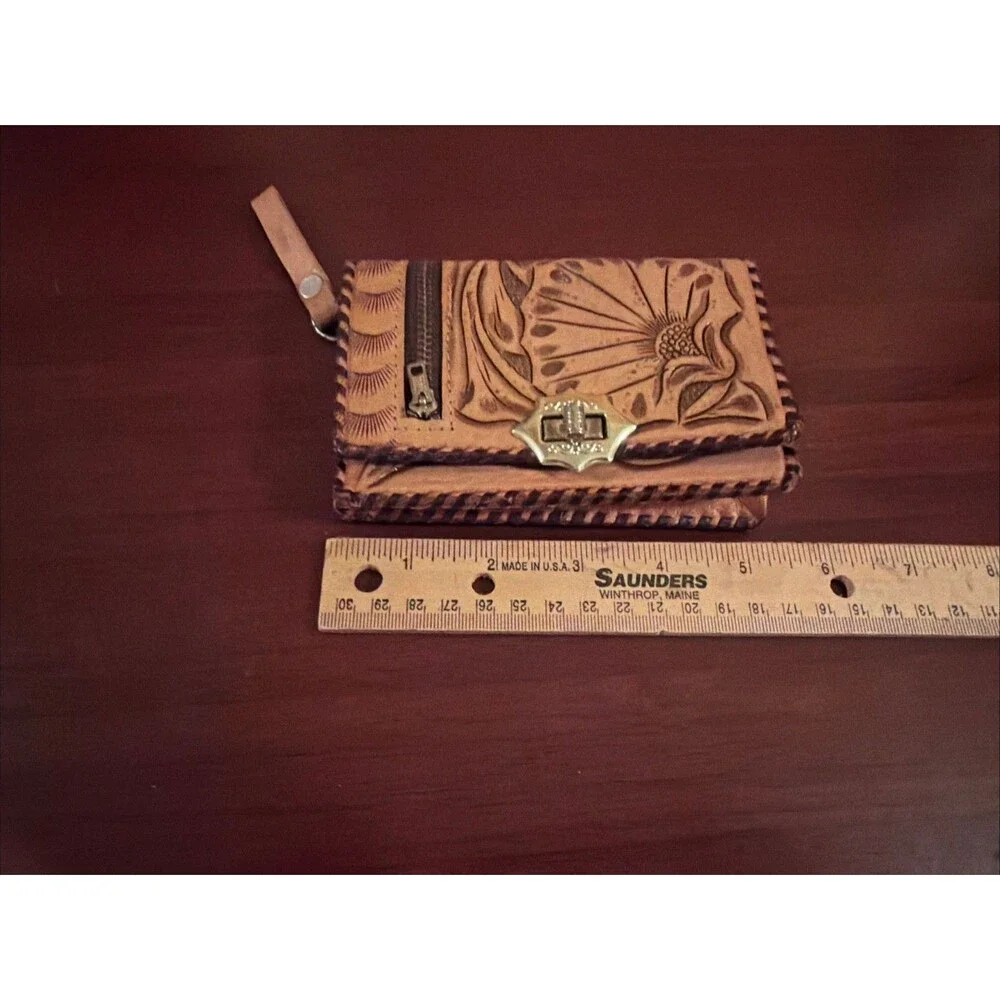 Vintage small leather Purse/Wallet Clasp zipper.  Mexico. Beautiful Hand Tooled!